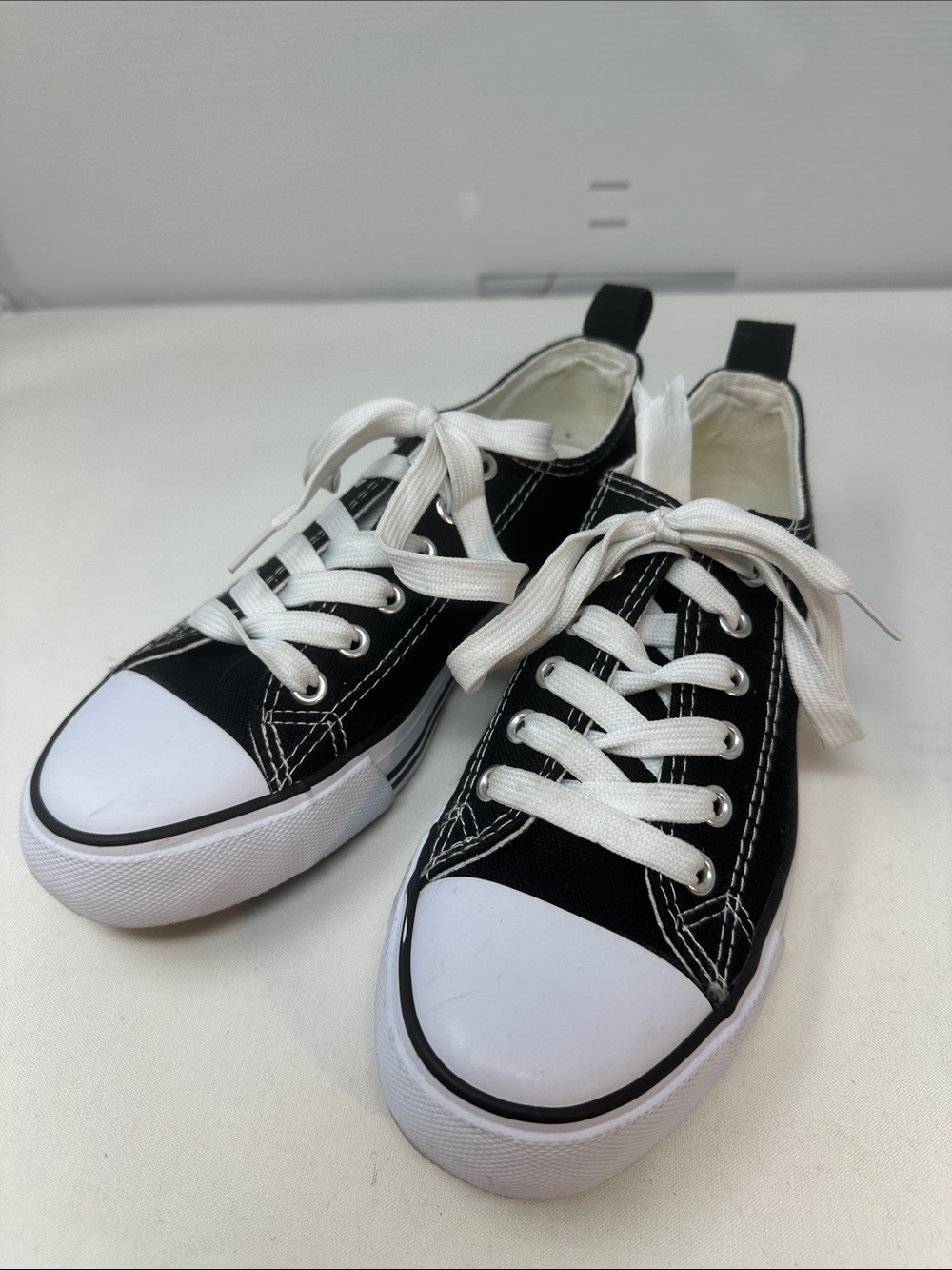 Sneakers Size 7